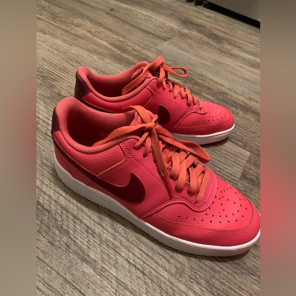 Nike tennis shoes